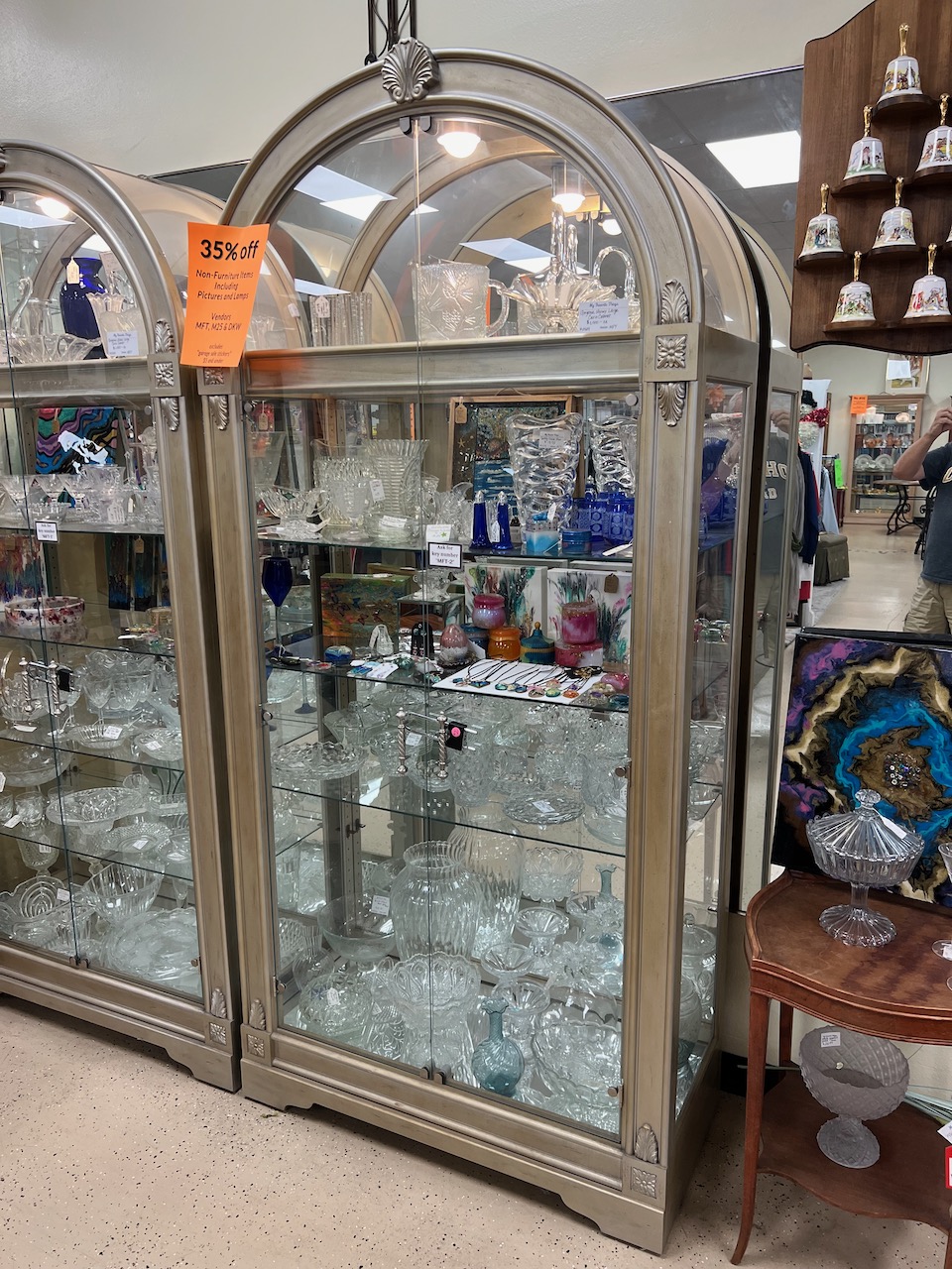 Rounded top glass display case 2