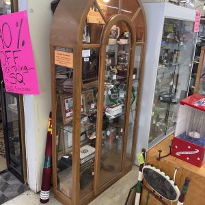 Round top display case