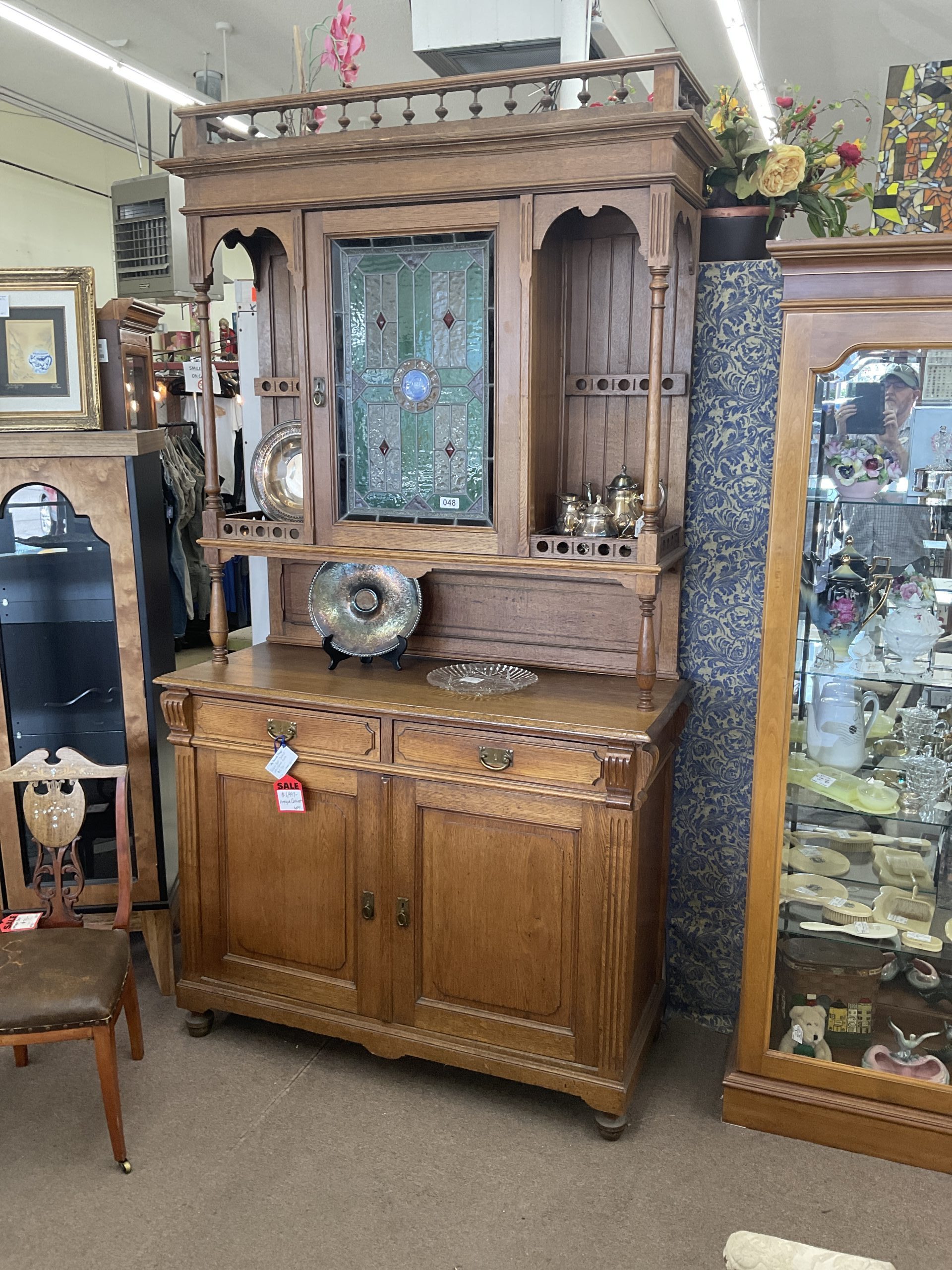 Antique belgium hunt hutch with leaded glass door