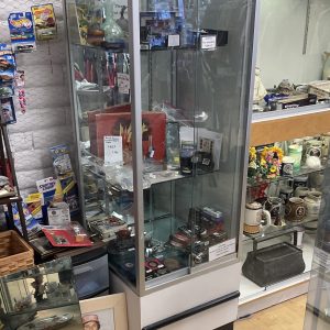 Aluminum and glass locking display case