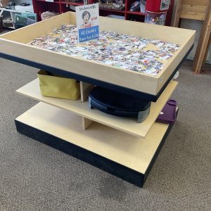 Retail dump bins display on wheels