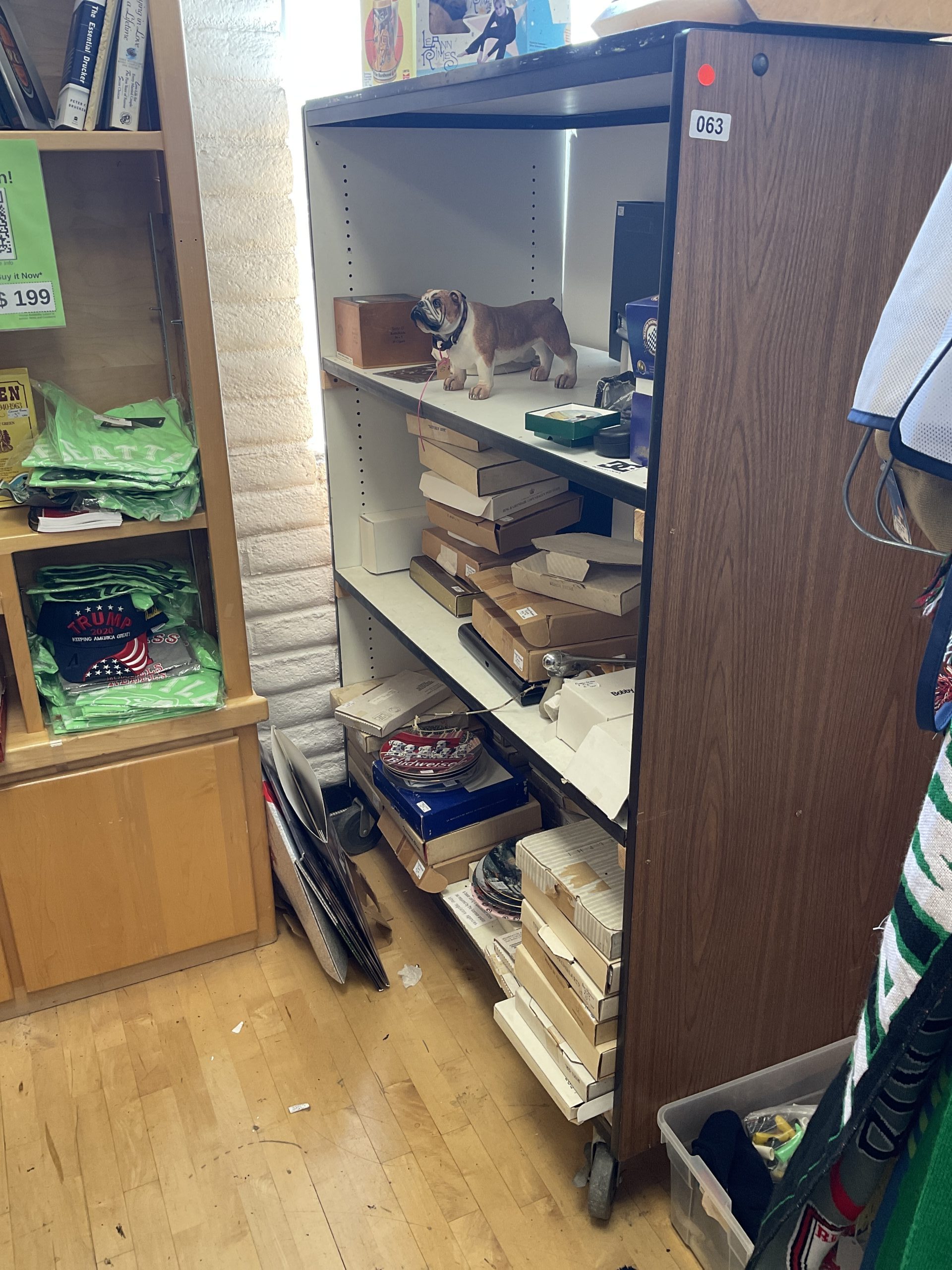 Wood and laminate storage shelf unit